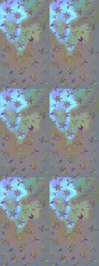 Suluboya elle çizilmiş çiçek desenli eskiz deseni. Parlak renkli fantezi çiçekleri, yapraklar, gri ve mavi renkli tomurcuklar, gri ve mavi.