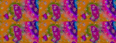 Suluboya, elle çizilmiş. Turuncu ve mor yapraklı yabani çiçekler. Raster illüstrasyonu. Taslak arkaplan deseni.