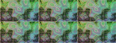 Yeşil ve nötr renklerde Asya tekstil tarzında. Çiçeklerle suluboya desenli çiçek deseni. Raster illüstrasyonu.