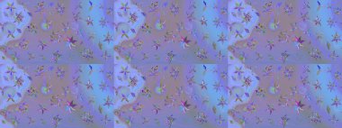 Suluboya elle çizilmiş çiçek desenli eskiz deseni. Parlak renkli fantezi çiçekleri, yapraklar, mavi ve mor renkli tomurcuklar.