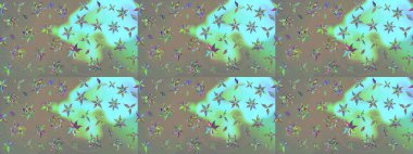 Suluboya elle çizilmiş çiçek desenli eskiz deseni. Parlak renkli fantezi çiçekleri, yapraklar, gri ve mavi renkli tomurcuklar, gri ve mavi.