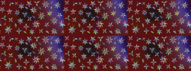 Parlak çiçekli kırmızı ve kahverengi renkler üzerine soyut çizim deseni. Çiçeksel elementlerle süslenmiş zarif raster dokusu. Küçük çiçekte şirin bir çiçek deseni var..