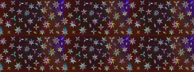 Yumuşak, bahar çiçekleri kahverengi ve mor renklerde. Çiçek ve yapraklı karalama şeklinde Raster çiçek deseni. Raster illüstrasyonu.