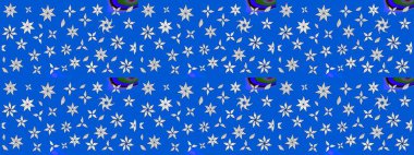 Raster illüstrasyonundaki çiçek desenli çizim. Mavi ve nötr renkte çiçekler.