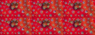 Düz Çiçek Elementleri Tasarımı. Raster Illustrasyon 'daki Çiçek Deseni' nin son moda çizimi. Renkli Yaz Temalı eskiz kalıbı. Kırmızı ve turuncu renkte çiçekler.