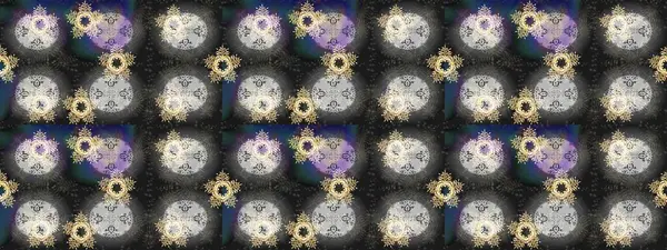 Düşen Noel stili kar taneleri. Güzel raster grisi, nötr ve bej kar taneleri renkli bir arkaplanda izole edilmiş. Kar taneleri, kar yağışı. Görüntü.