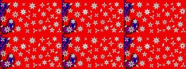 Kırmızı ve nötr renklerde parlak çiçekli halı deseni.