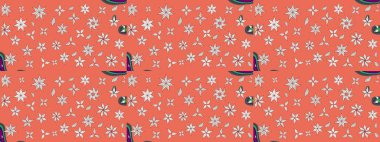 Çiçekler turuncu ve nötr renklerde. Kumaş desenli papatya çiçekleri ayrıntıları.