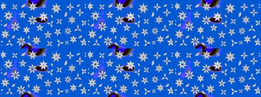 Çiçek desenli eskiz. Gömlek baskısı için çiçek boyası. Mavi ve nötr renkte çiçekler.