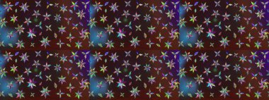 Raster. Kahverengi ve mor renkte güzel çiçekleri olan eskiz deseni, suluboya çiçek deseni, duvar kağıdı, kart veya kumaş için fayanslı.