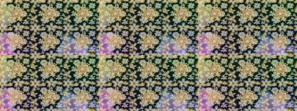 Çiçek süsü kumaş deseni, cam, çiçek desenli metal gri renkli ve altın elementli. Klasik raster altın pürüzsüz desen.