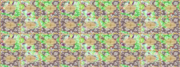 Tarafsız renklerde ve altın elementlerle geleneksel klasik altın raster deseni. Barok tarzında eskiz doğulu süsü..