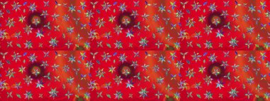 Çiçekli yumuşak bir eskiz şekli. Raster çiçekleri klasik tarzda çizilmiş. Kibar, bahar çiçekleri kırmızı ve turuncu renklerde. Raster illüstrasyonu.