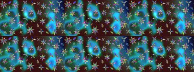 Manzaralı çiçek deseni. Çiçek kompozisyonu, el boyası, hassas şablon. Üst manzara, yumuşak mavi ve kahverengi renkli. Sevgililer günü ve tebrik kartı konsepti için şık bir davet.