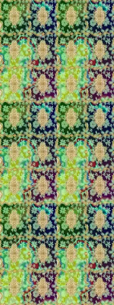 Altın karalama fantezi yapraklarından ve yeşil renkli çiçeklerden Raster soyut çiçek çelengi. El yapımı dekoratif çerçeve, albüm kapağı, tebrik kartı, klasik Art deco tarzı.