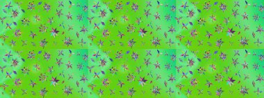 Küçük yeşil ve mavi renkte güzel bir besin torbası deseni, çiçekler. Millefleur 'lar. Tekstil, kumaş, kapaklar, duvar kağıtları, baskı, paket, koleksiyon defteri, örgü, dekupaj için çiçek arkaplanı..