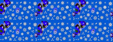 Mavi ve nötr renklerde parlak çiçekli halı deseni.