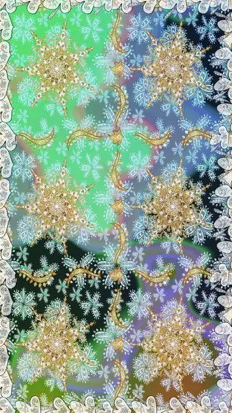 Altın antika ortaçağ dekoratifi, yapraklar ve tarafsız renklerde altın desenli süslemeleri olan dikişsiz bir şablon. Kusursuz kraliyet lüksü, altın barok kumaş rengi..