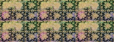 Barok tarzında altın çiçek süsü. Damask arkaplanı tekerrür ediyor. Gri renklerdeki altın element. Antika altın tekrarlanabilir duvar kağıdı.