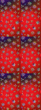 Kırmızı ve kahverengi renkte çiçekler. Küçük çiçekte sevimli çiçek deseni var..