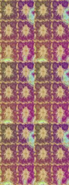 Geleneksel oryantasyon süsü. Mor renklerde altın desenli, altın elementli. Klasik Raster altın desenini çiz. Klasik vintage arkaplan.