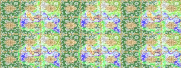 Klasik çiçek dokusu. Kart, duvar kağıdı, ambalaj ve tekstil için klasik tasarım. Yeşil renkte Royal retro. Eskiz kalıbı altın elementler. Raster illüstrasyonu. Altın şablon.