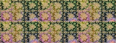 Çiçekli süslemeli, pürüzsüz bir desen. Duvar kâğıdı için altın süslü bir illüstrasyon. Gri renkli geleneksel Arapça dekor. Doğu tarzında klasik tasarım öğesi. Süslü dantel iz sürücü.