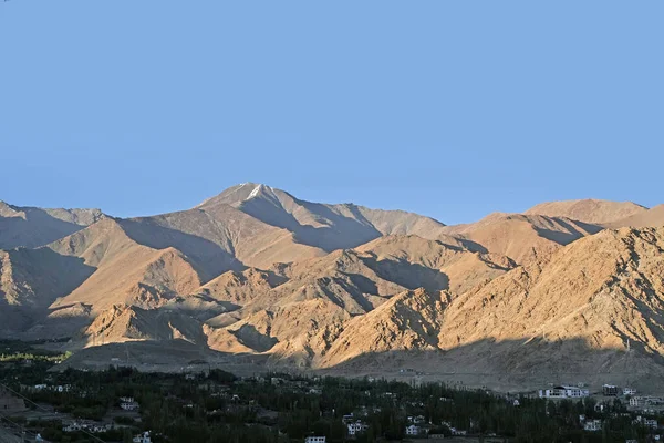 Пейзаж Сцены Горного Слоя Тенью Светом Leh Ladakh India Land — стоковое фото