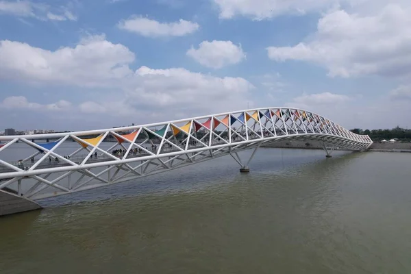 Atal Köprüsü Ahmedabad Gujarat Hindistan. Günbatımı Ahmedabad Şehir Görünümü.