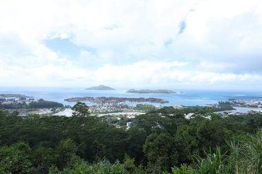 Baie Beau Vallon - Seyşeller 'deki Mahe adasında tropikal plaj