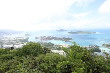 Baie Beau Vallon - Seyşeller 'deki Mahe adasında tropikal plaj