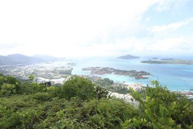Baie Beau Vallon - Seyşeller 'deki Mahe adasında tropikal plaj
