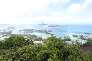 Baie Beau Vallon - Seyşeller 'deki Mahe adasında tropikal plaj