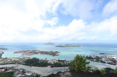 Baie Beau Vallon - Seyşeller 'deki Mahe adasında tropikal plaj