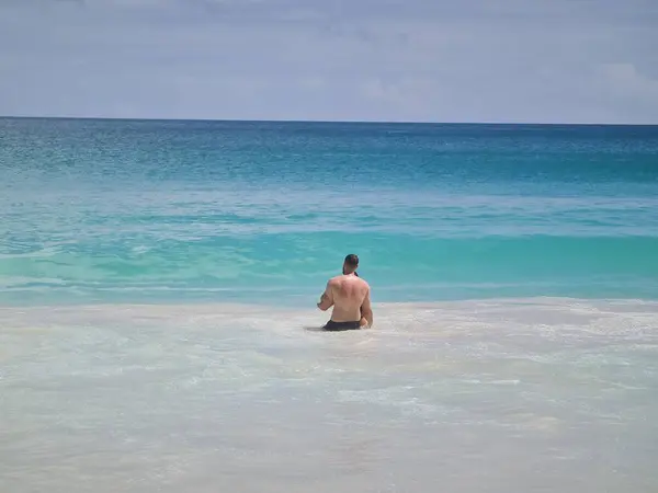 Baie Beau Vallon - Seyşeller 'deki Mahe adasında tropikal plaj