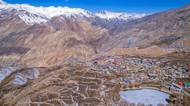 Ismarlayarak gündoğumu, anahtar Gompa Manastırı (4166 m). Spiti Vadisi, Himachal Pradesh, Hindistan.