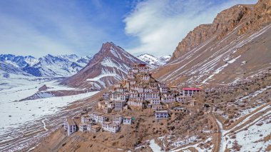 Ismarlayarak gündoğumu, anahtar Gompa Manastırı (4166 m). Spiti Vadisi, Himachal Pradesh, Hindistan.