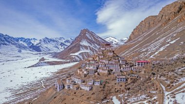 Ismarlayarak gündoğumu, anahtar Gompa Manastırı (4166 m). Spiti Vadisi, Himachal Pradesh, Hindistan.