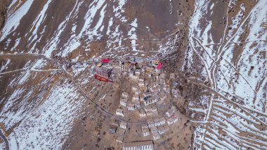 Ismarlayarak gündoğumu, anahtar Gompa Manastırı (4166 m). Spiti Vadisi, Himachal Pradesh, Hindistan.