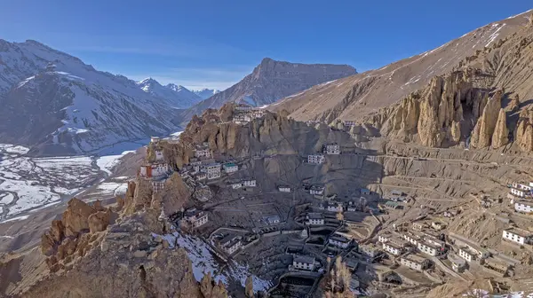 Kaza, Himachal, Hindistan: Dhankar Gompa (manastır), Himalayalar 'ın yağmur gölgesi bölgesinde yer alan Spiti' deki soğuk çöl dağ vadisinde 1200 yıllık mimari.