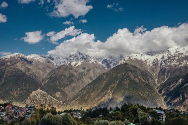 Hill İstasyonu Roghi Köyü Himachal Pradesh.