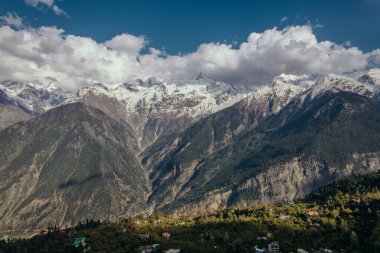 Hill İstasyonu Roghi Köyü Himachal Pradesh.