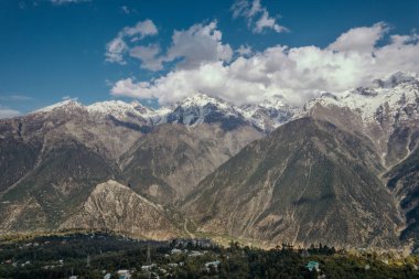 Hill İstasyonu Roghi Köyü Himachal Pradesh.