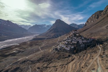 Hindistan, Spiti Vadisi 'ndeki Kee Manastırı manzarası