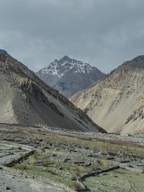 Hangrang Vadisi 'ndeki Nako köyü, Kinnaur, Hint Himalayaları, Himachal Pradesh, Hindistan.