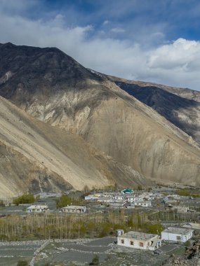 Hangrang Vadisi 'ndeki Nako köyü, Kinnaur, Hint Himalayaları, Himachal Pradesh, Hindistan.