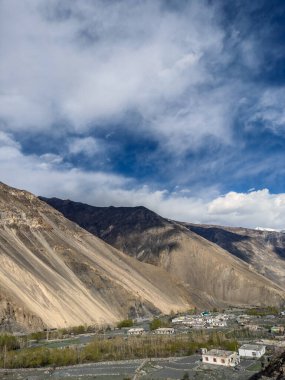 Hangrang Vadisi 'ndeki Nako köyü, Kinnaur, Hint Himalayaları, Himachal Pradesh, Hindistan.