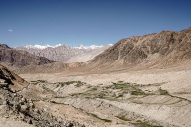 Diskit gompa, Ladakh, Hindistan. Diskit Gompa, Leh Bölgesi 'nin Nubra Vadisi' ndeki en eski ve en büyük Budist manastırı..