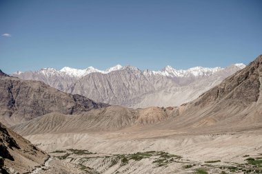 Diskit gompa, Ladakh, Hindistan. Diskit Gompa, Leh Bölgesi 'nin Nubra Vadisi' ndeki en eski ve en büyük Budist manastırı..