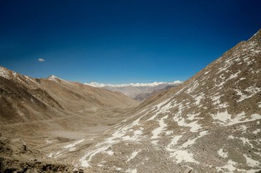 Diskit gompa, Ladakh, Hindistan. Diskit Gompa, Leh Bölgesi 'nin Nubra Vadisi' ndeki en eski ve en büyük Budist manastırı..